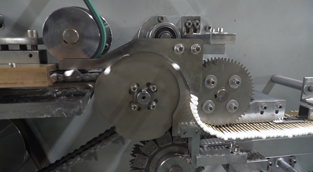 棉簽機：有效生產，節(jié)省人力